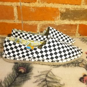 NEW UBUNTU BLACK & WHITE CHECKERED FLATS SIZE 9.5